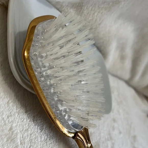 Vintage Brush with embroidery details! - Picture 4 of 12
